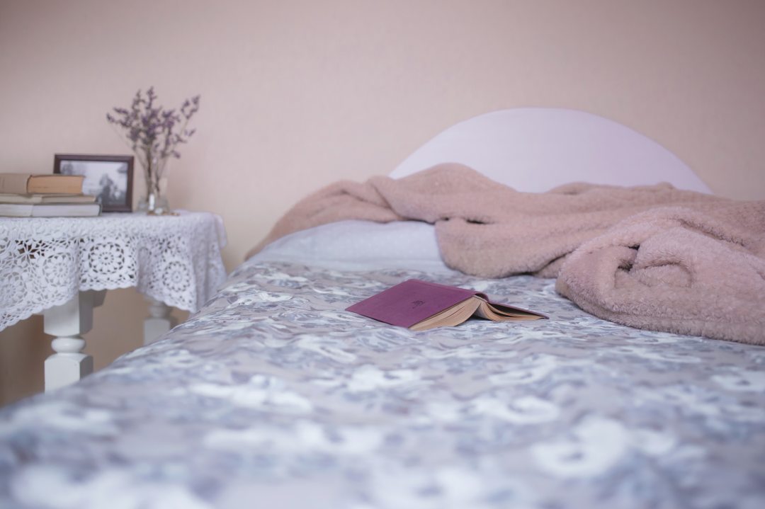 bed-bedroom-blanket-129062.jpg